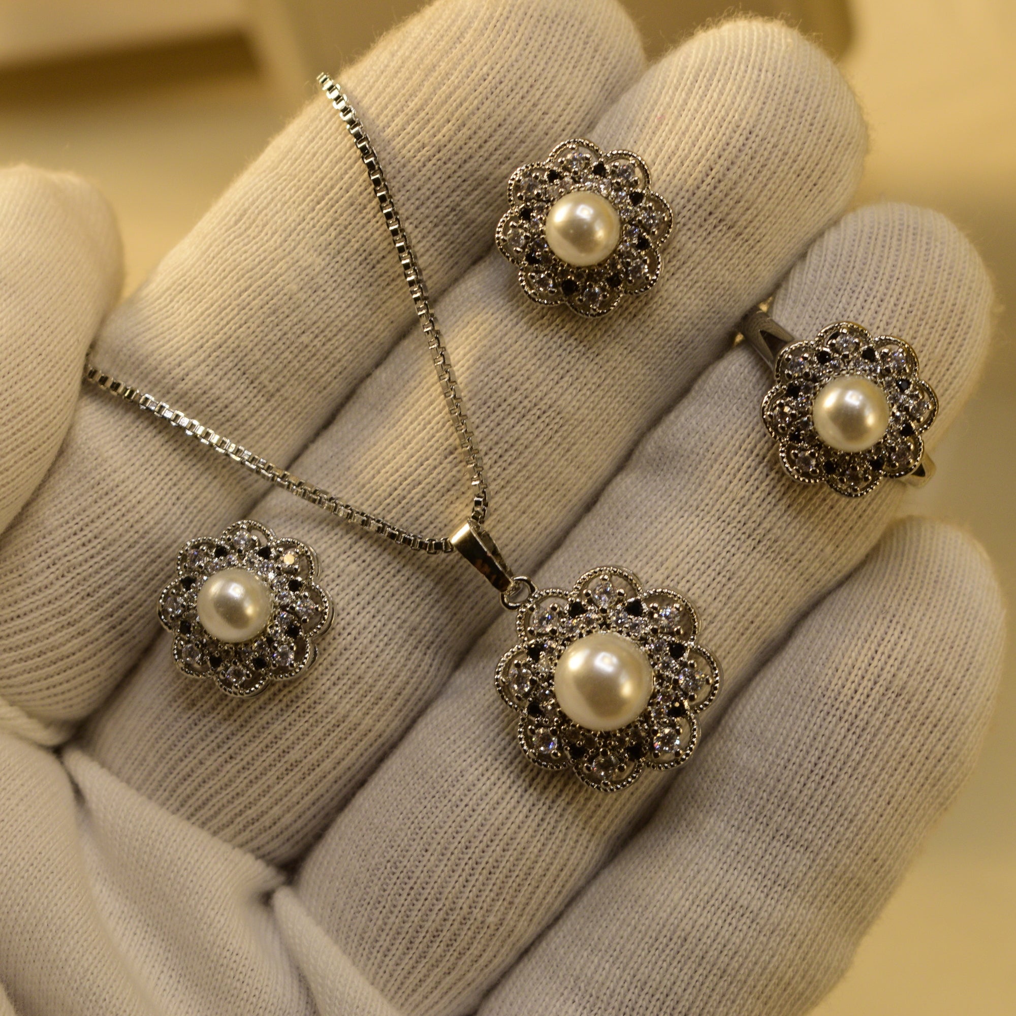 Luminous Design Silver Plated Crystal Stones Necklace Set for Girls/Women
