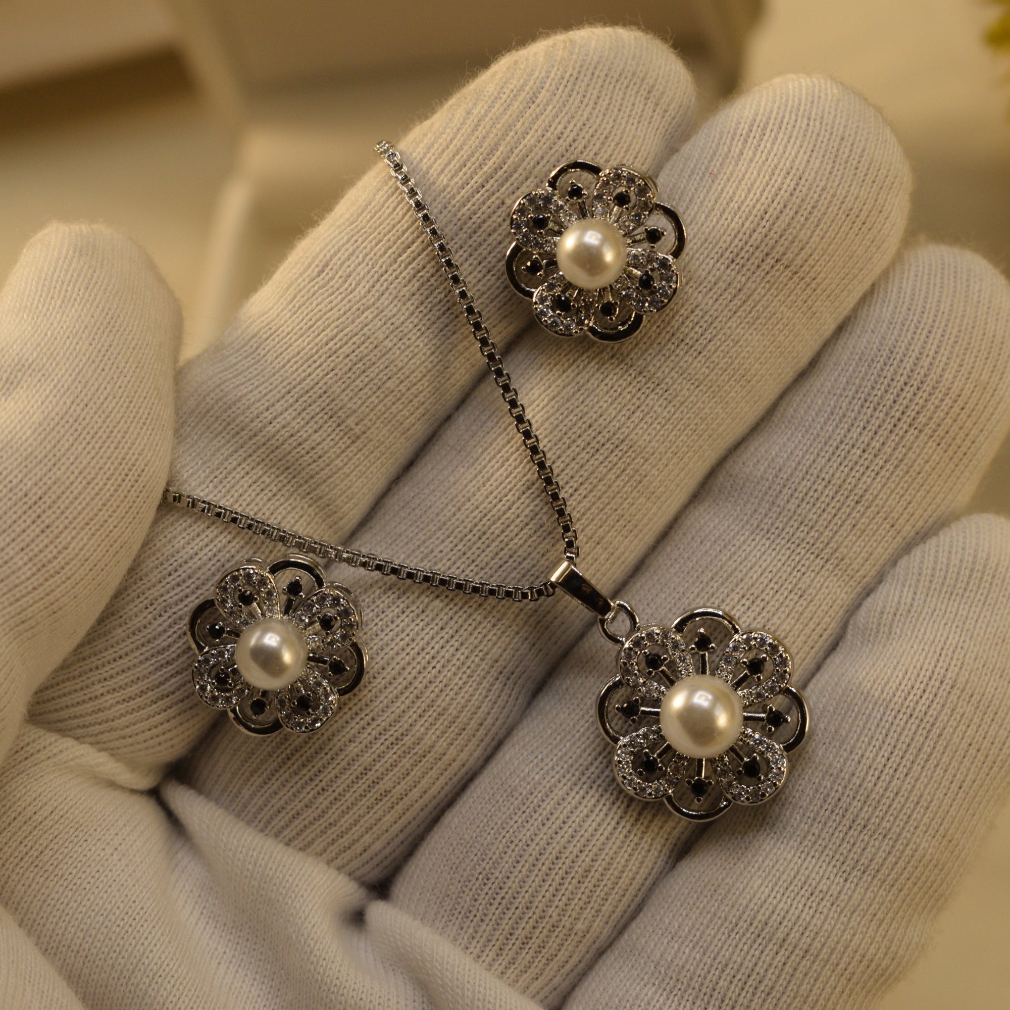 Luxury Design Silver Plated Crystal Stones Necklace Set for Girls/Women