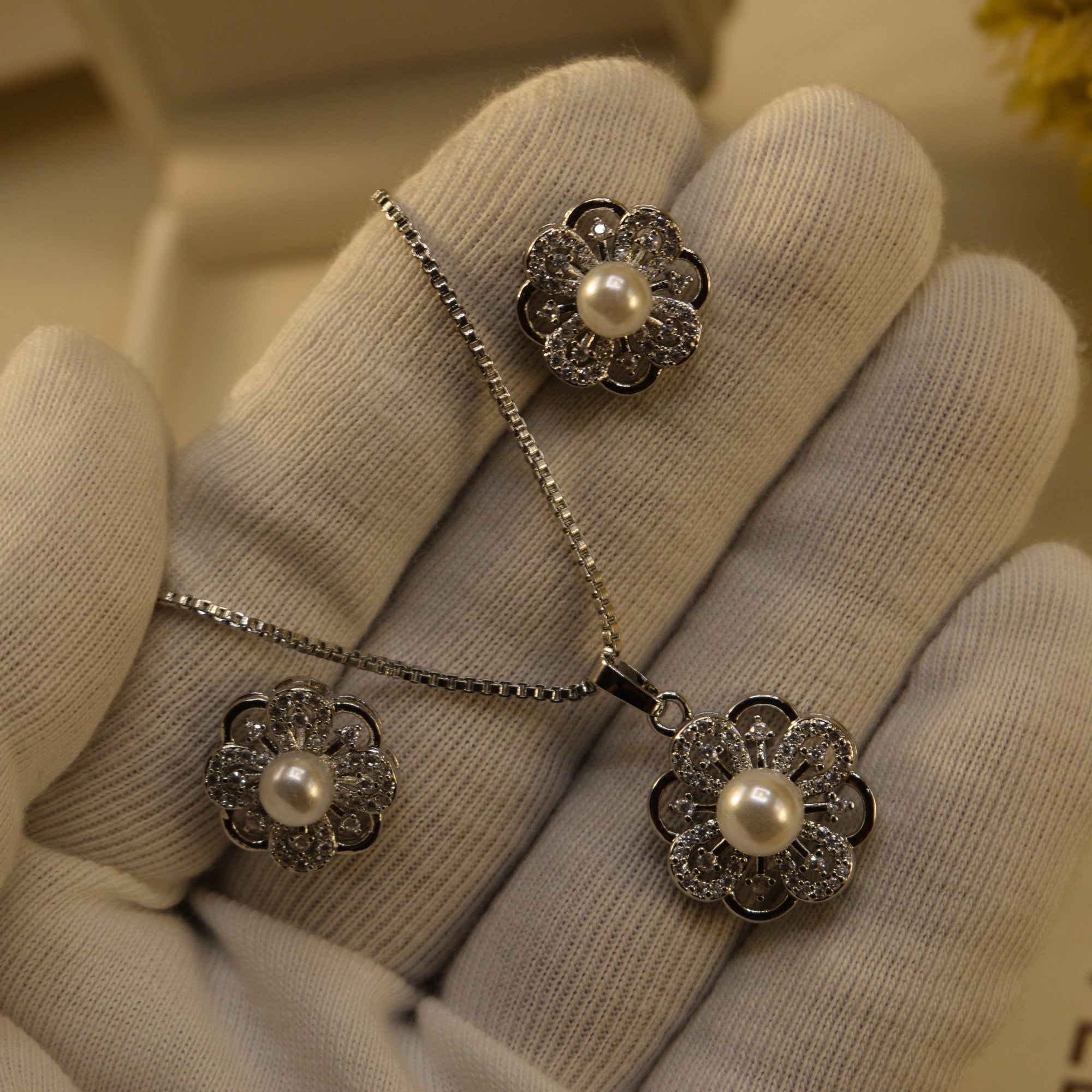 Luxury Design Silver Plated Crystal Stones Necklace Set for Girls/Women