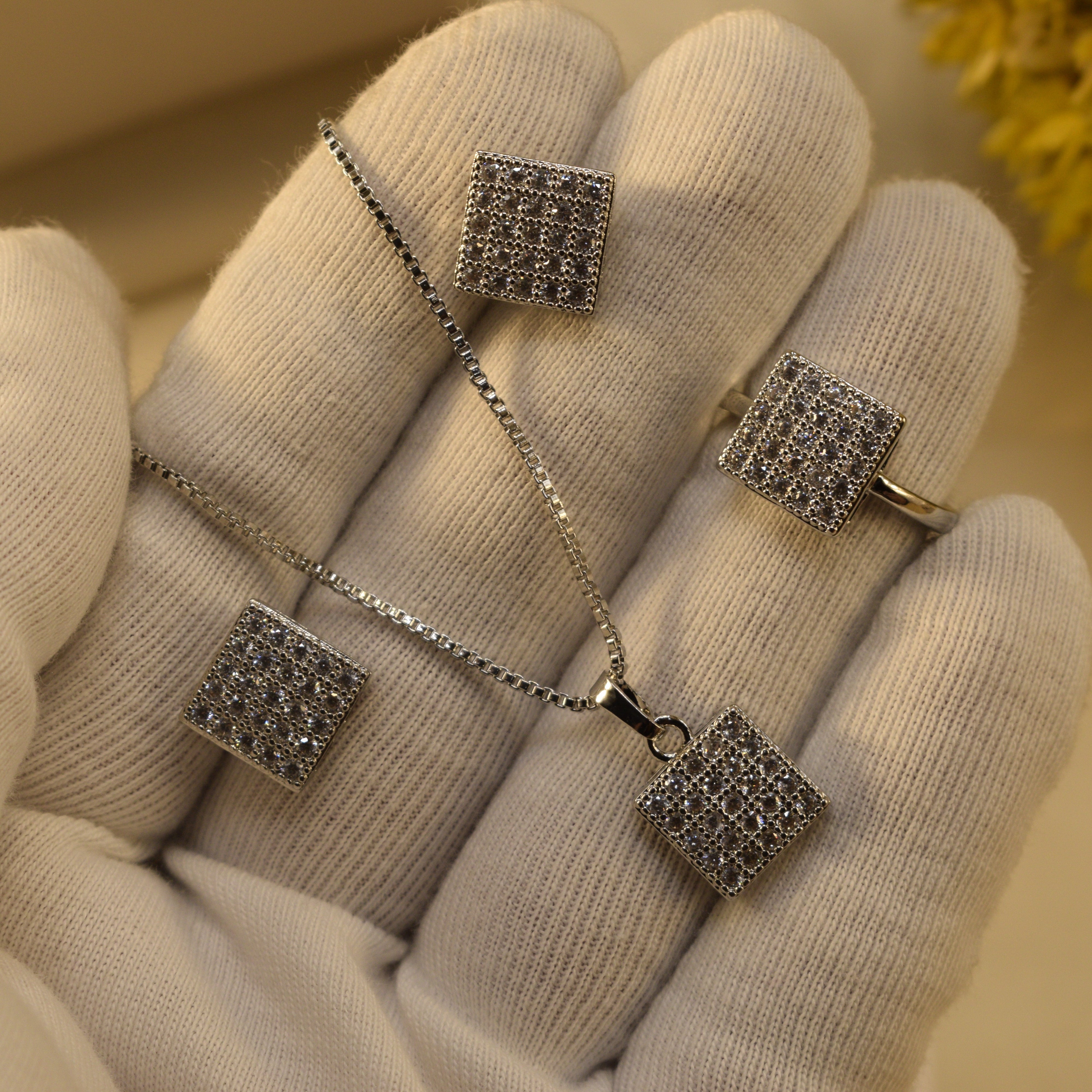 Sparkling Design Silver Plated Crystal Stones Necklace Set for Girls/Women