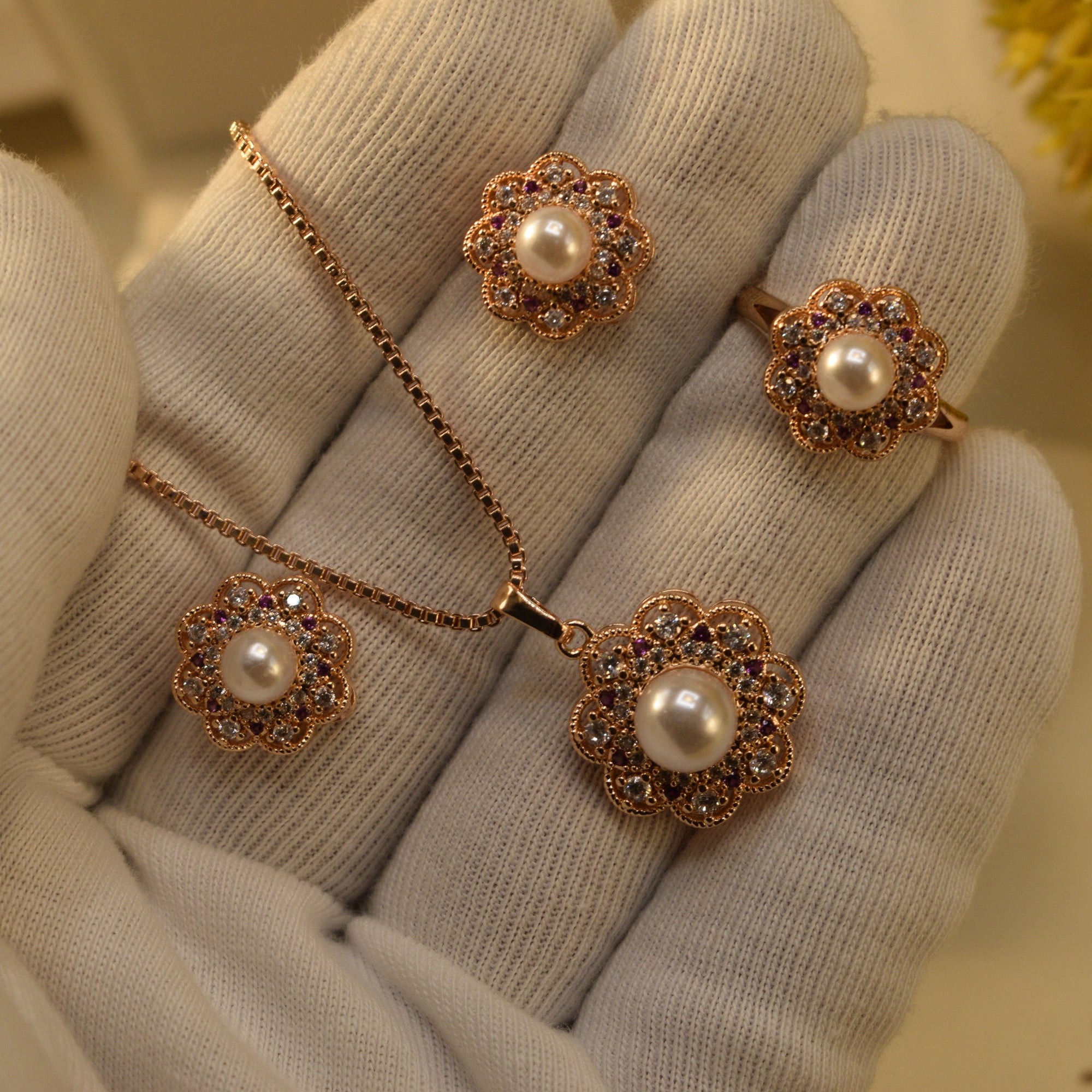Glamorous Design Gold Plated Crystal Stones Necklace Set for Girls/Women