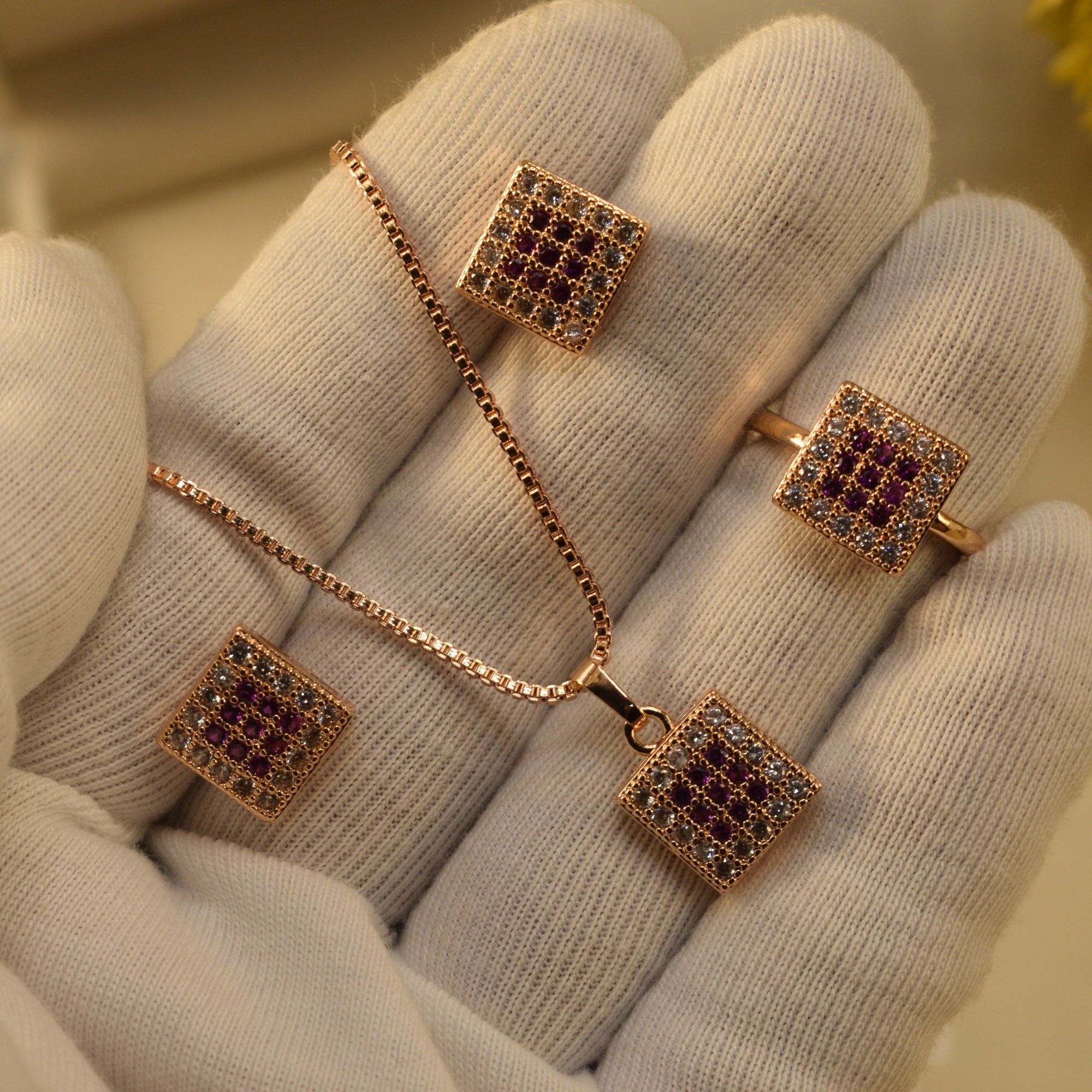 Elegant Design Gold Plated Crystal Stones Necklace Set for Girls/Women