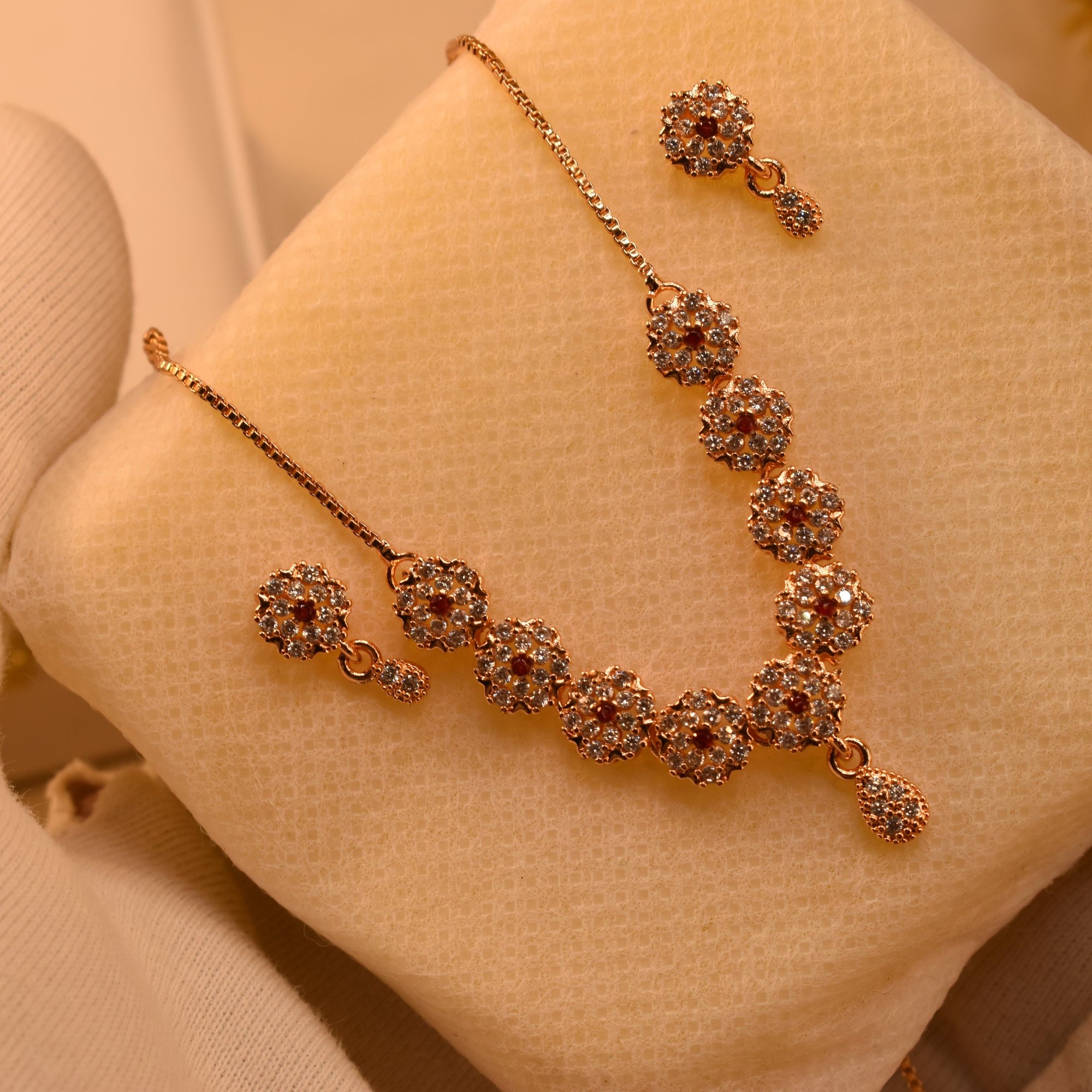 Dazzling Design Gold Plated Crystal Stones Necklace Set for Girls/Women