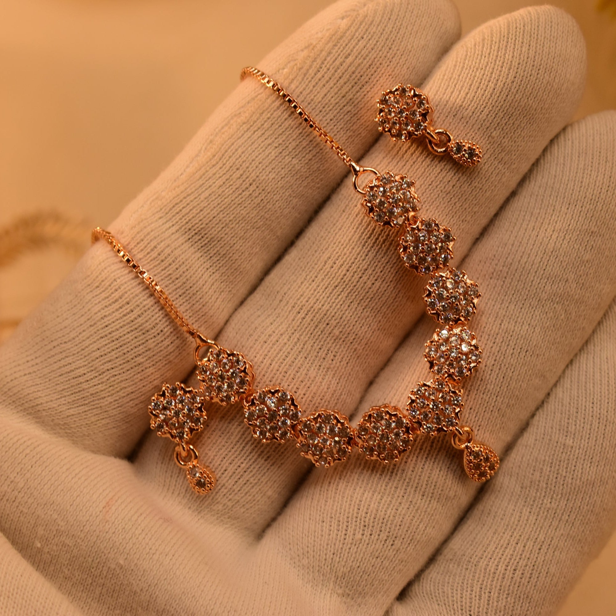 Dazzling Design Gold Plated Crystal Stones Necklace Set for Girls/Women