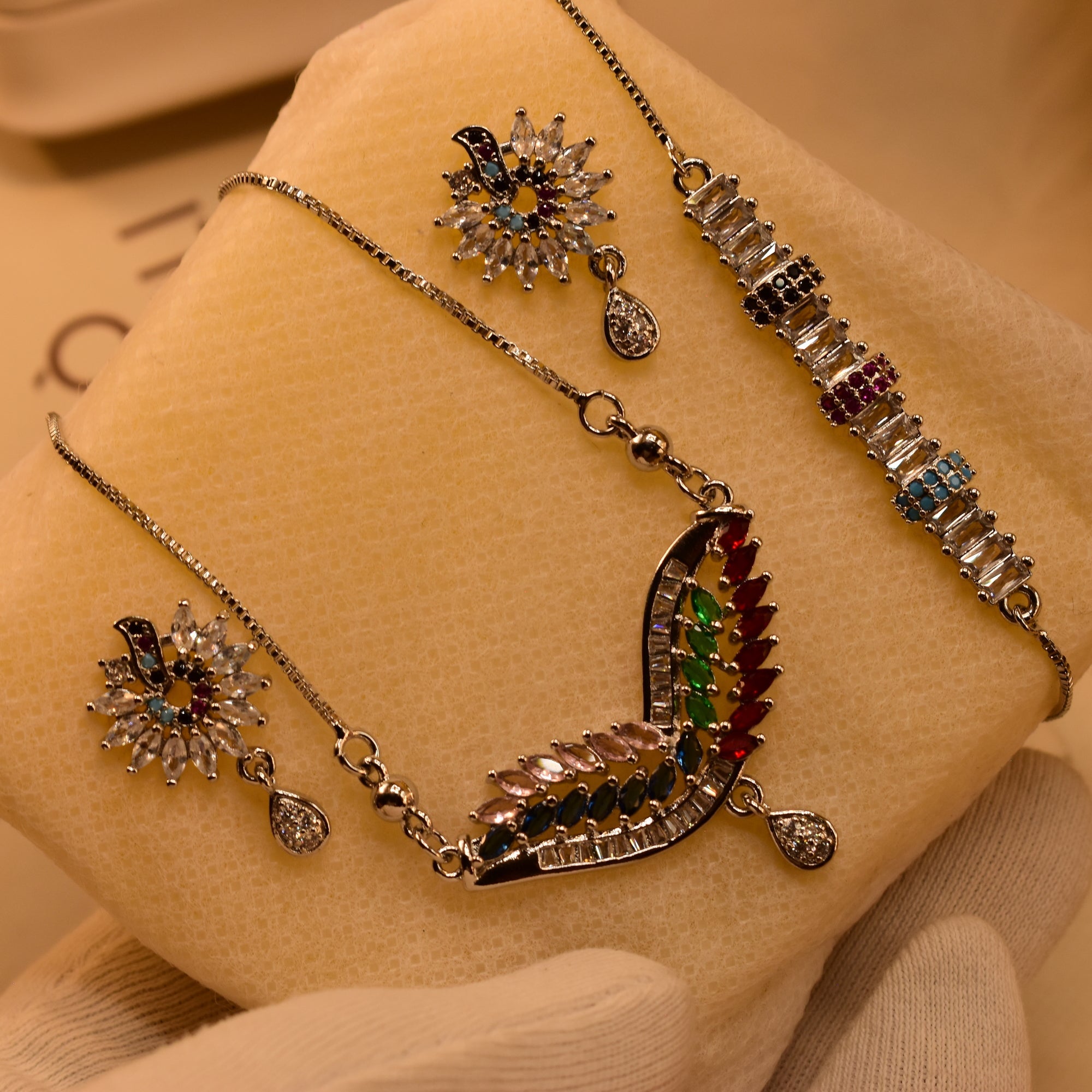 Fancy Design Silver Plated Crystal Stones Necklace Set and Bracelet for Girls/Women