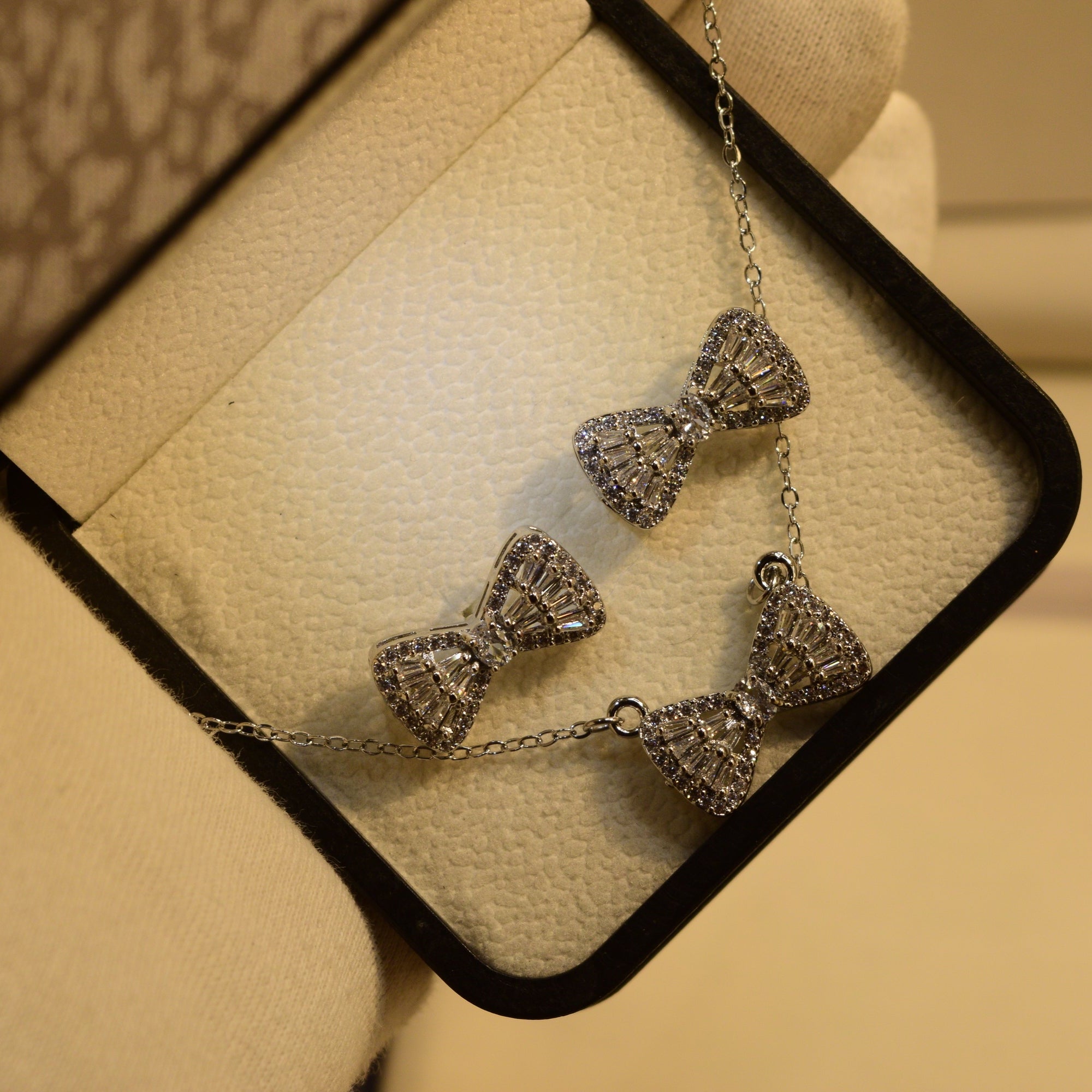 Luxury Unique Design Crystal Stones Necklace Set and for Girls/Women