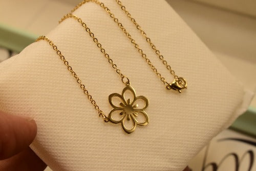 Fancy Design Crystal Golden Flower Pendant for Girls/Women