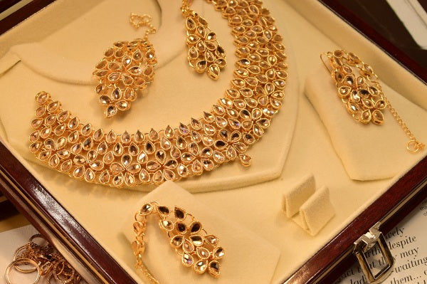 Antique Stylish Golden Necklace Sets with Bindiya for Girls/Women - Meerzah