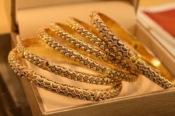 Stylish Elegant Golden Design Bangles Set for Girls/Women - Meerzah