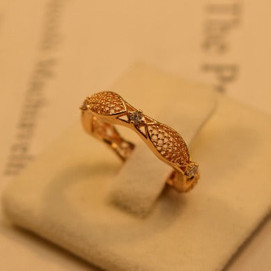 Stylish Design Crystal Stone Golden Ring for Girls/Women