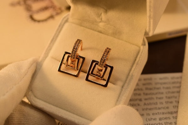 Beautiful Square Golden Earings for Girls/Women - Meerzah