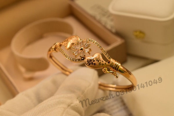 Fancy Single Kara Gold Design Bangles for Girls/Women - Meerzah